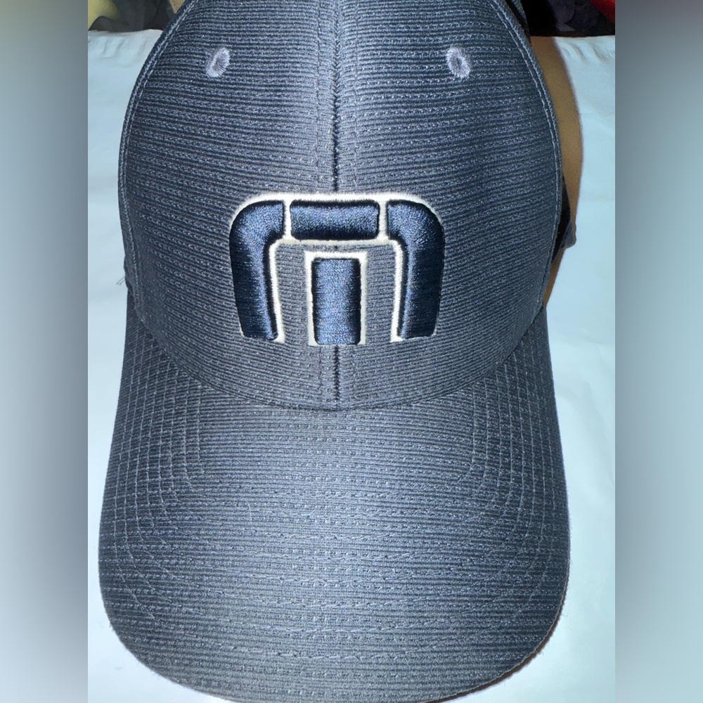 Travis Mathew Big Logo Flex Fit Golf Cap Hat L-XL BLACK PRELOVED
